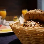 أنليج فندق 3*